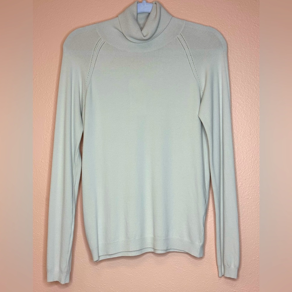 Women’s sweater